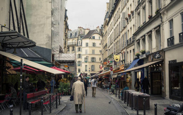 Paris'te ekonomik bir alışveriş yapmanız da mümkün elbette. Bunun için doğru adres St. Germain