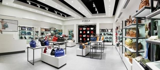 La Roca da benim en sevdiğim markalardan biri olan Furla gibi ünlü markaların tasarımlarını satın alabilirsiniz.