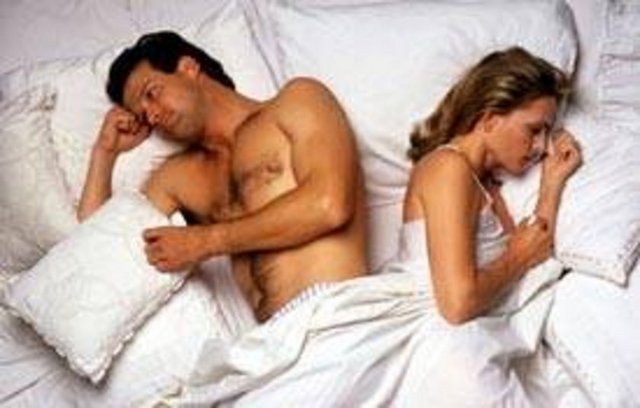 Kadın ne ister?: İnsanın karısını mutlu kılmak için iki şeye ihtiyacı vardır: Kadının kendi bildigi gibi davrandığını sanmasını sağlamak. Kadının kendi istediği gibi davranmasına izin vermek.