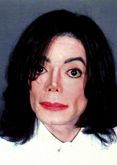 Michael Jackson'un hayatının son zamanlarını acı içinde geçirdiğini söyleyen doktor,"Hep panik ve acı içindeydi.