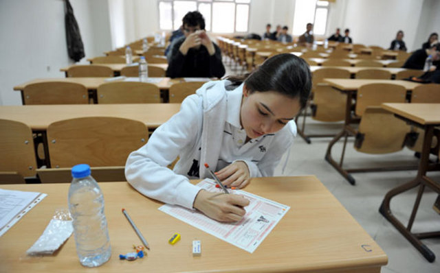 3. Etiketleme (Minik bir olay üzerinden kendine tanı koyma) -Yine düşük puan aldım, ne aptalım ben!