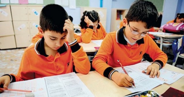 Yerim seni Kaygı! Belli başlı pratik teknikleri kendinizi çalışırken ya da sınav anında kaygılı hissettiğinizde uygulayabilirsiniz. Özellikle sınavlardan önce bu tarz gevşeme egzersizlerini çalışma ortamınızda tecrübe ederseniz sınav anında da kısa sürede uygulayabilirsiniz. İşte o tekniklerden bazıları: