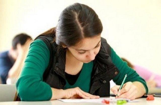 Belli bir plan ve program çerçevesinde hareket etmek her şeye yetişmeyi sağlar. Bu programlamayı öğrencilerin günlük rutinlerini dikkate alarak yapmaları gerekir. Ne yapacakları ve ne çalışacakları ile ilgili net planlamalar olmalıdır yani hangi konuyu, hangi kitaptan çalışacaklarını ve bunu günün hangi saat diliminde yapacaklarını net olarak belirlemeleri gerekir.