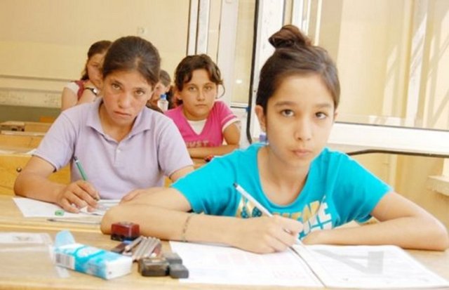 Zihinde Canlandırma  -  - Kendinizi çok rahat bir yerdeymişsiniz gibi hayal edin (kumsalda, ormanda). Kumsalda olduğunuzu hayal ediyorsanız yüzünüze güneşin sıcaklığını, teninizde hafif esen rüzgârı, kulağınızda da dalgaların hoş sesini duymaya çalışın. Kendinizi bu genel ortama bırakırken aynı zamanda içinizdeki huzur duygusuna da dikkat edin.