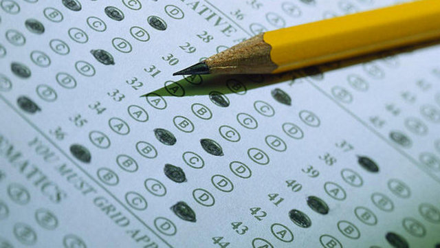 Bahçeşehir Koleji Rehberlik Bölüm Başkanı Özen Yazğan, sınav tekniğinde ''BİLGİ, YORUM ve HIZ''ın çok önemli üç etken olduğunu vurgulayarak, sınav kazandıran sınav alışkanlıklarına yönelik öğrencilere çok önemli bilgiler verdi.