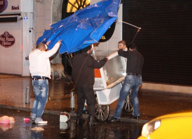 Hava sıcaklığı kuzeybatı kesimlerde 2 ila 6 derece azalacak.