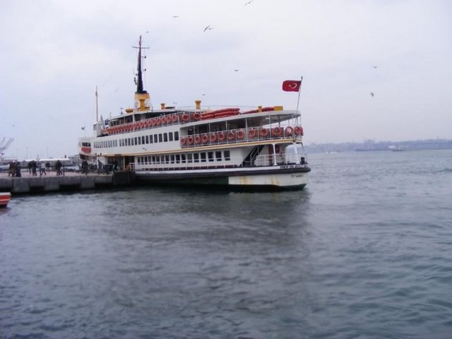 İDO'dan yapılan açıklamada, saat 06.45 Bursa - Kadıköy - Kabataş ile saat 07.00 Kabataş - Kadıköy - Bursa deniz otobüsü seferlerinin iptal edildiği belirtildi.