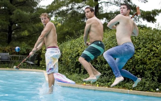 Havada dinlenme Asıl adı 'leisure dive' olan bu fotoğraf trendi, havada dinlenme olarak da biliniyor.