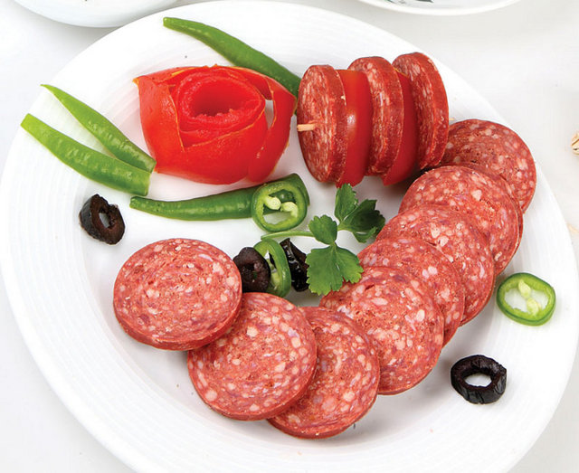 Bu risklerden korunmak için işlenmiş et ürünleri tüketimine dikkat etmeliyiz.