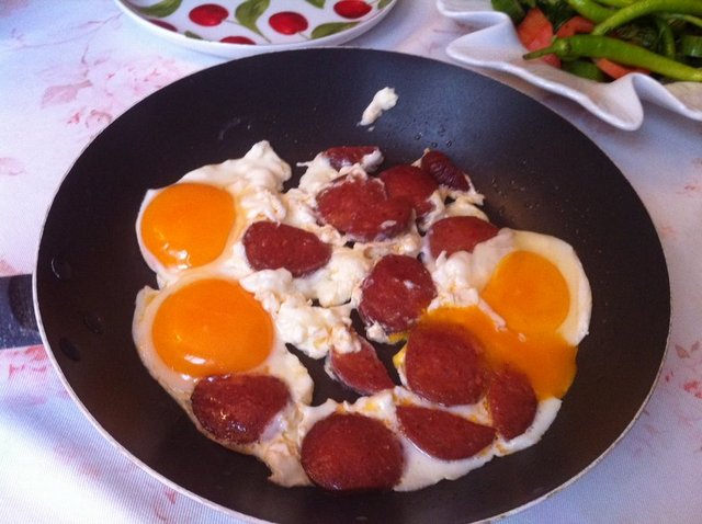 Normalde katkılı ürünler tükettikleri zaman gıdaların tadını o şekilde alıyorlar. Çocuğumuz lezzet artırıcı katılmış cips yediğinde, o tadı sürekli başka ürünlerde de istiyor.