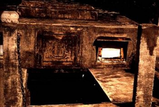 1820'de son kez mezar açıldı. Kapıdaki mühür bozulmamıştı.