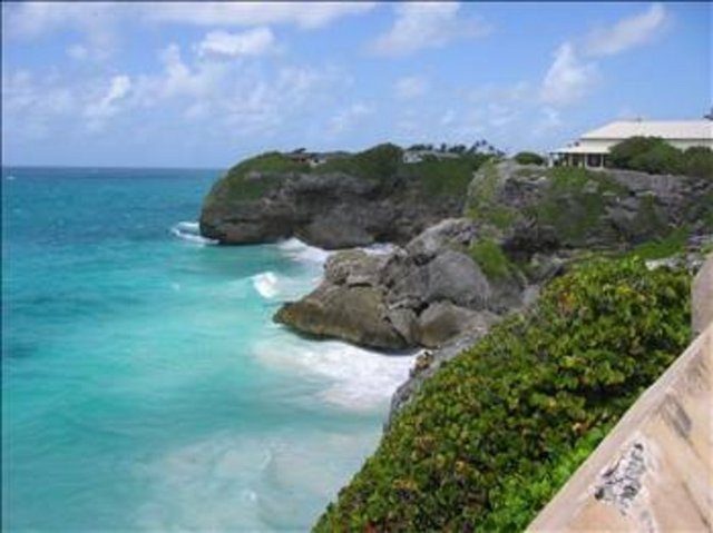 Bu yaşanan olaydan 1 hafta sonra kilisenin dışında bağlı duran atlar korkuyla dörtnala tepeler kaçmaya başladılar ve oradan da denize ölüme atladılar!