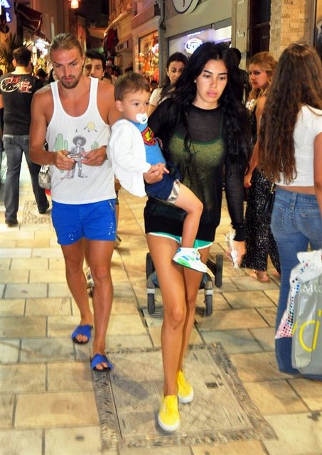 Asena Erkin ile Berkay'ın 4 ay önce Arnavutköy Balıkçısı'nın tuvaletinde kavga ettiği iddiaları da kulaktan kulağa yayıldı.