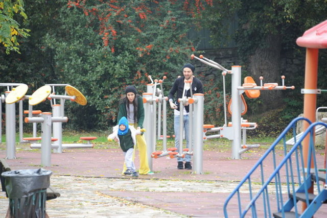 Berkay'ın 26 Mayıs'ta Twitter hesabında 'Eve seninle dönüyorsam evden seninle çıkıyorsam yine de doyamıyorsam Aşksın" yazıp altına da Aysel logolu bir mekânın fotoğrafını koyması dikkatlerden kaçmadı.