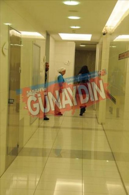 "NİYE İKİ ADAM DA KABUL ETSİN?" -  - "Böyle bir şey olsa niye bu kadar uzun sürsün. Bir tercih yapılması gerekmez mi? İki adam da bunu kabul mü edecek. O kadar saçma sapan bir olay ki..." -  -