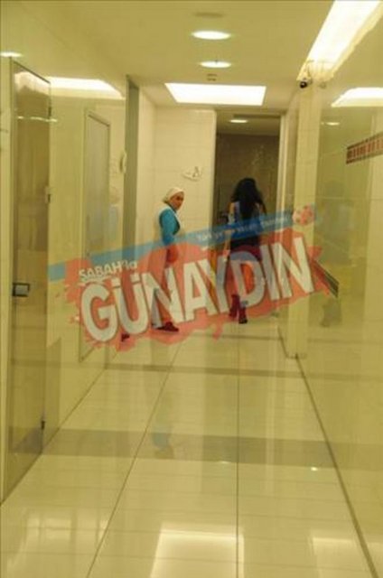 Ancak iddiaya göre ikili buna rağmen görüşmeye devam etti.