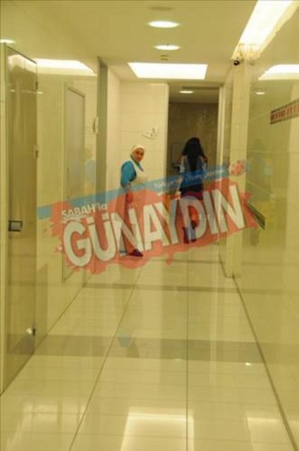 Caner'in popülaritesi yüzünden bunu yapıyorlar. Çağla Şikel ile Emre Altuğ da çok tatlı bir çift. 10 senedir onları da boşamak için uğraşıyorlar." dedi.