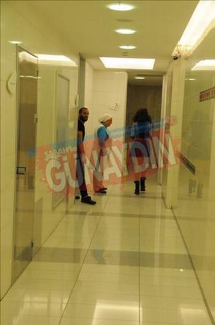 "CANER'E OYNUYORLAR" -  - Asena Erkin açıklamalarına şöyle devam etti: - "Bu haberleri yaparak kesinlikle Caner'e oynadıklarını düşünüyorum. Caner başarılı diye bunu yapıyorlar. Benim üzüldüğüm tek nokta; bu haberleri annem babam okuyor..."