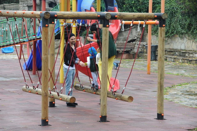 MAYISTA AYSEL TWIT'İ ATTI  -  -  - Şarkıcı Berkay ile Asena Erkin'in Akmerkez'deki bebek odasında birlikte yakalandığı iddiasının önemli ayrıntılarından biri Berkay'ın Asena Erkin'in telefon numarasını Aysel adıyla kaydetmesiydi.