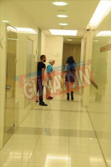 'Birlikte resim isteyenlere; isterlerse Londra'da alışveriş yaparken, isterlerse tüm arkadaş grubumuzla sinemaya giderken, isterlerse hep birlikte yemek yerken, isterlerse barda dans ederken, isterlerse ortak arkadaşlarımızın nişanında, düğününde eğlenirken bir ton resim gönderebilirim!.. Alsınlar gizli aşk diye yayınlasınlar! Zaten Caner ve Asena'yla aynı sitede oturuyorduk' dedi.