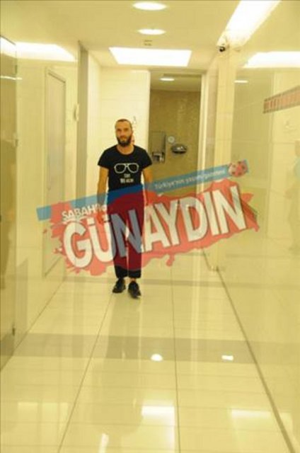 İddialara göre; her şey Asena ile Berkay'ın Londra'da birlikte görüntülenmesiyle başladı. Dedikoduya göre; ikiliyi görüntüleyen kişi; İstanbul'da Caner Erkin'e ulaştı.