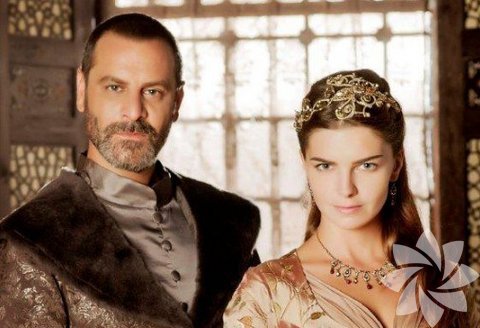 Rüstem Paşa, 61 yıl süren ömrünü 1561 yılında İstanbul'da tamamladı. Geride göz kamaştırıcı bir miras ve bazı eserler bıraktı. 