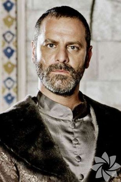 İlk unvanı ise "Kehle-i İkbal"dir. "Bitiyle bahtı açılan kişi" manasına gelir. Anlatılanlara göre  Mihrimah Sultan'la kıyılacak nikâh arifesinde Rüstem Paşa'nın cüzamlı olduğu dedikodusu yayılır. Kanuni kızını bir cüzamlıya vermek istemediğinden araştırma yaptırır. Rüstem Paşa'nın üzerinde bit bulunur ve hekimbaşının cüzam hastalarında bit bulunamayacağını söylemesi üzerine Kanuni nikaha izi verir.   