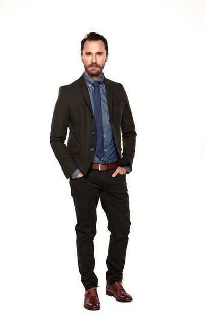 Fırat Çelik ülkenin önde gelen zengin ailelerinden birinin yakışıklı tek varisi Oğuz karakterini canlandırırken, Haluk Piyes ise Arısoy ailesinin koruması ve köşkün kalfasının oğlu Demir olarak beyazcama yanıyacak.