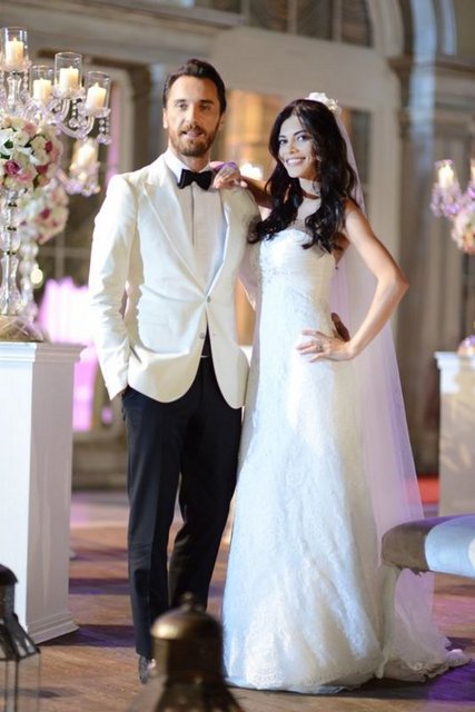 SHOW TV'nin 5 Aralık akşamı izleyiciyle buluşacak olan merakla beklenen dizisi Firuze'nin çekimleri tam gaz devam ediyor.