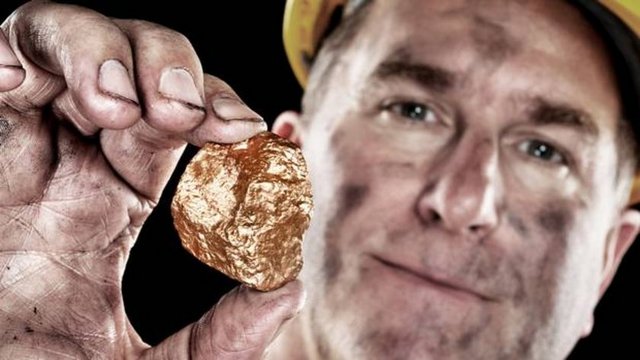 Türkiye'de 2012 yılında yer altından 1.7 milyar dolar değerinde tam 29.5 ton altın çıkarıldı. Altın madenciliğinin başladığı 2001 yılından bugüne kadar Türkiye'de üretilen altın miktarı ise 136 tonu geçti.