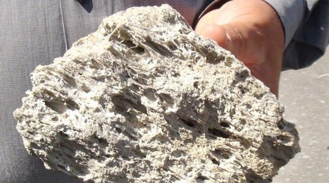 Türkiye'de ise Afyonkarahisar, Isparta, Nevşehir, Erciyes ve Bitlis'te bulunan ponzanın rezervinin yüzde 70'lik bölümü Bitlis'te.