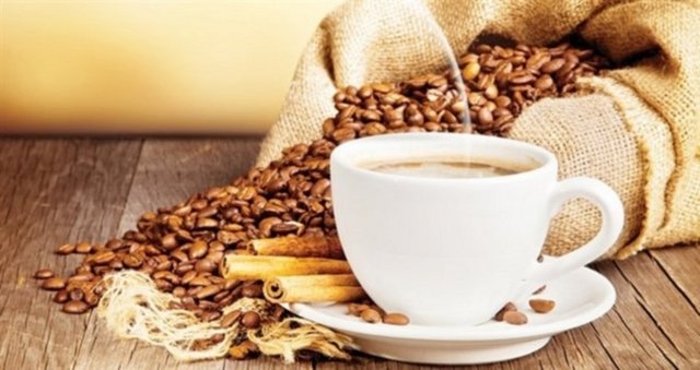 Kahve İçme: Isınmak için ilk aklınıza gelen sıcak bir çay ya da kahve içmektir.