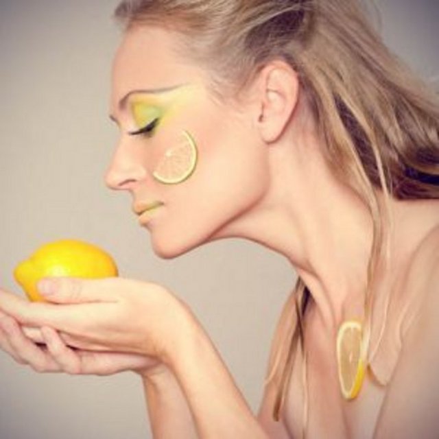 Limon kilo vermeye yardımcı olmanın yanı sıra sindirime ve karaciğerin temizlenmesine de yardımcı olur.