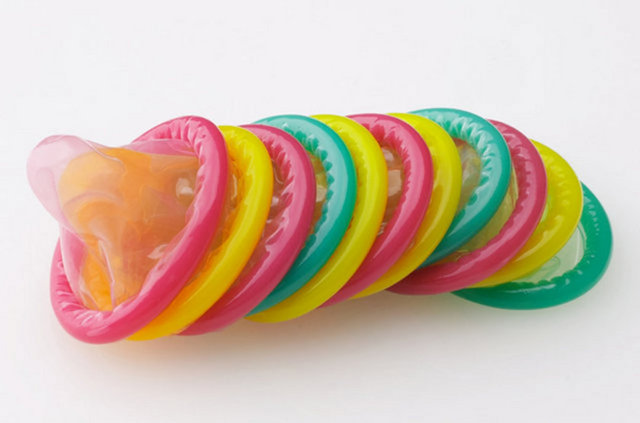 Kondom Test Edici: 18 yaşını geçmiş erkekler bu iş için uygunlar. Bu iş çalışanların işlerini eve götürmekten ya da geç saate kadar çalışmaktan şikayet etmeyecekleri bir iş.