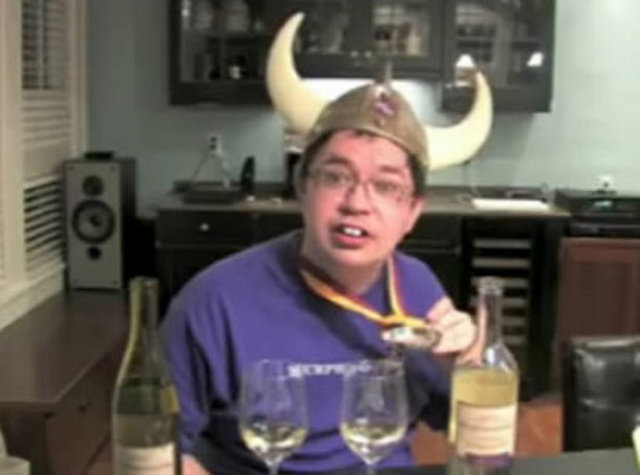 Şarap Test Edici: California'da şarap test eden bu adam ayda 10 bin dolar kazanıyor. Şarapları test ettikten sonra görüşlerini bloga yazıyor.