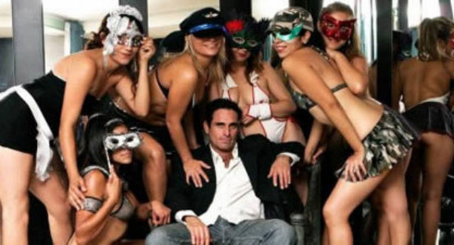 Profesyonel Hayat Kadını Test Edici: Jaime Rascone'nun işi eskort kızları görüşmeye almak ve bu görüşmeler sonucu içlerinden 6 tanesini seçmek. Jaime Rascone bu iş sayesinde yılda 70 civarında kadın ile birlikte oluyor.