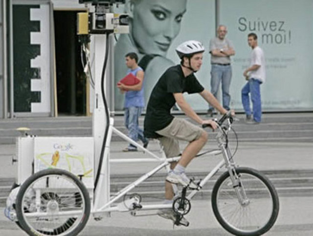 Google Map Fotoğrafçısı: Google bu iş için 2 genci işe almıştır. Bu kişiler 9 farklı kamerayla sokakların resimlerini çekiyorlar ve 3 boyutlu olarak Google'a ekliyorlar.