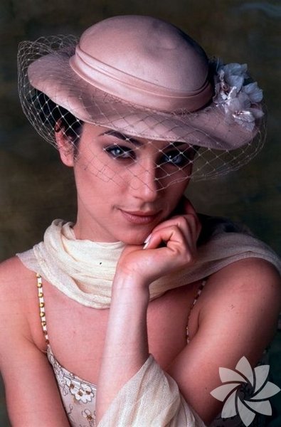 2004'te Aliye  adlı televizyon dizisiyle Atv ekranlarında hayranlarının karşısındaydı.