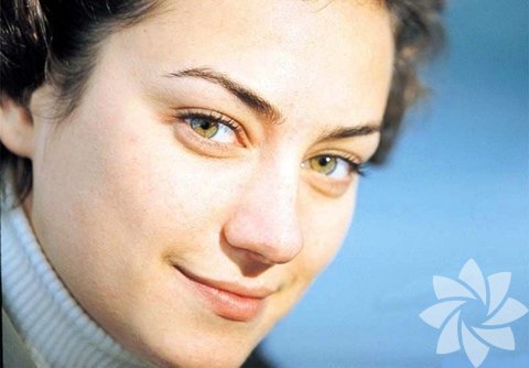 2006 yılında Aliye dizisini bitişinin ardından Amerika'nın Los Angeles şehrine gitti.