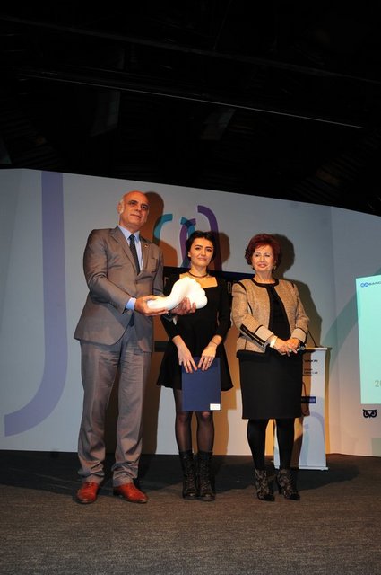 YALÇIN KARAYAĞIZ, GÜLER GÜÇLÜ GÜNGÖREN, TÜRKAN SABANCI 