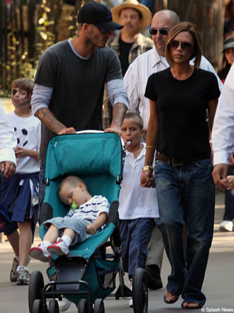 Uzun süredir tercih ettiğimi paylaştığım için subjektif olduğumu düşünmeyin ama, bana göre bir kadının ne şekilde kombinlerse kombinlesin boyfriend bir denimle kötü görünme şansı yok.