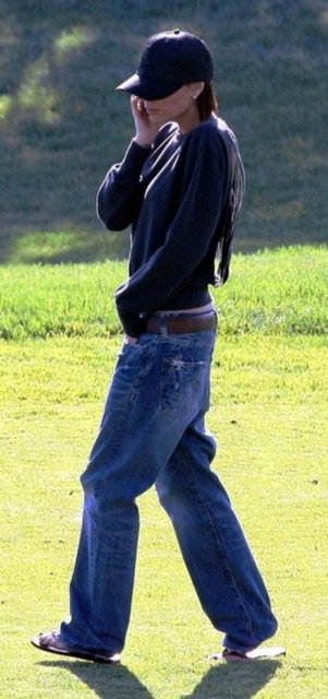 Boyfriend denimlerle birlikte, boyfriend tshirtler, gömlekler de hayatımıza girmiş oldu. Yani, kendi gardrobumuza alternatif bir dolap daha yaratmış olduk diyebiliriz.