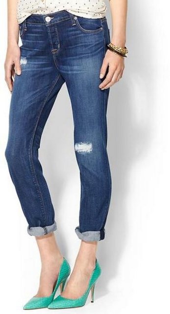 Hudson leigh boyfriend denimi  beyaz basic bir tshirt, dolabınızdaki siyah blazer ceket, çarpıcı stilettolar ve Zara'dan seçtiğim göz alıcı şık clutch ile kombin ederek, gecenin yıldızı olabilirsiniz.