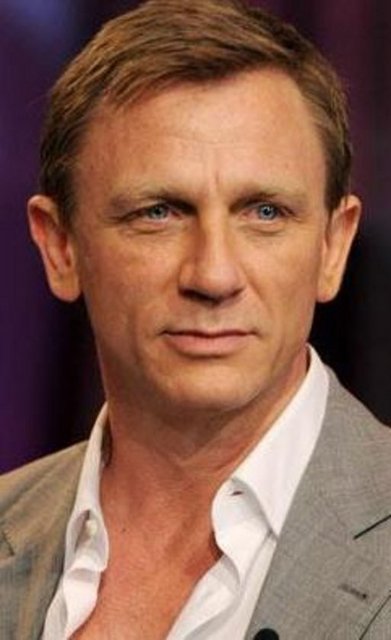 Hatta zaman zaman parklardaki banklarda uyuduğu bile oldu. Ama bugün o da sinemanın en çok kazanan aktörlerinden biri.