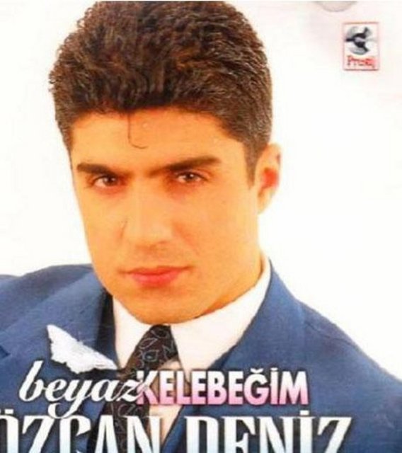 Ama bunun için de vize için 2 yıl uğraşması gerekmiş. Sonunda Emrah, Suna Yıldızoğlu'nun da aralarında bulunduğu bir kadroyla Almanya'ya gitmiş. Orada kalabilmek için paralı evlilik bile yapmış. Parasızlıktan erken yattığı bir yılbaşı gecesi Türkiye'den Almanya'ya uçağı kaçırdığı için gidemeyen bir şarkıcının yerine sahneye çıkması istenmiş. O konserde telefon aracılığıyla sesini bir dönemin ünlü yapımcısı Hilmi Topaloğlu'na dinletmişler.  -