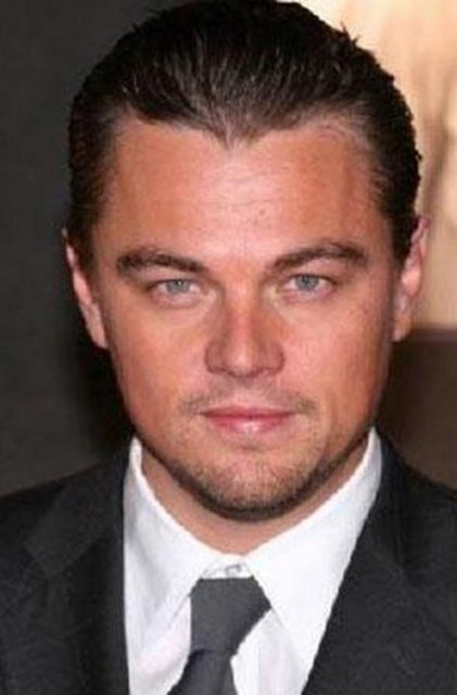 Bugün ise yatları malikaneleri olan paraya para demeyen bir ünlü.  -