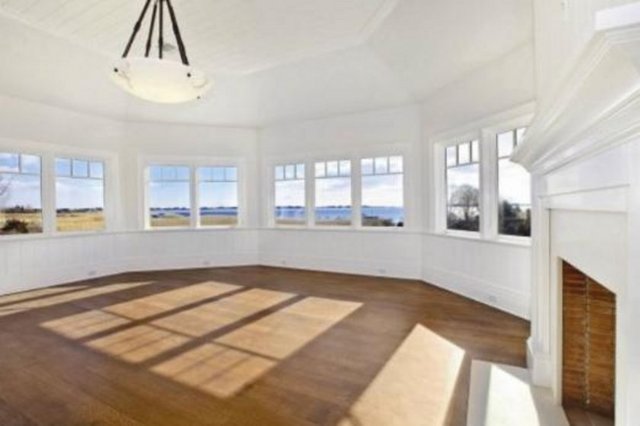 Ev çok büyük bir arazi üzerine inşa edilmiş.