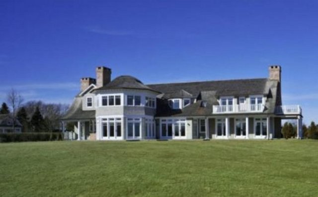 Ama sonra o da görkemli malikaneler satın alacak kadar çok para kazanmaya başladı.