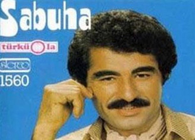 İstanbul'da ilk olarak Yılmaz Tatlıses adlı müzisyenle tanıştı. O aynı zamanda soyadını ünlü sanatçıya veren kişiydi. Kara kız ve Beni Yakma Gel Sevdiğim adlı 45'liklerle müzik dünyasına adım attı Tatlıses.  -  -