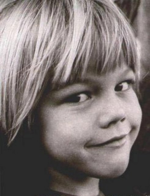 KENAR MAHALLELERDE BÜYÜDÜ - Ünlü aktör küçükken annesiyle birlikte uyuşturucu satıcıları ve fahişelerin yoğunlukta olduğu bir semtte yaşamak zorunda kalmış.